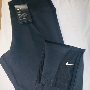 Nwt! Nike training leggings
